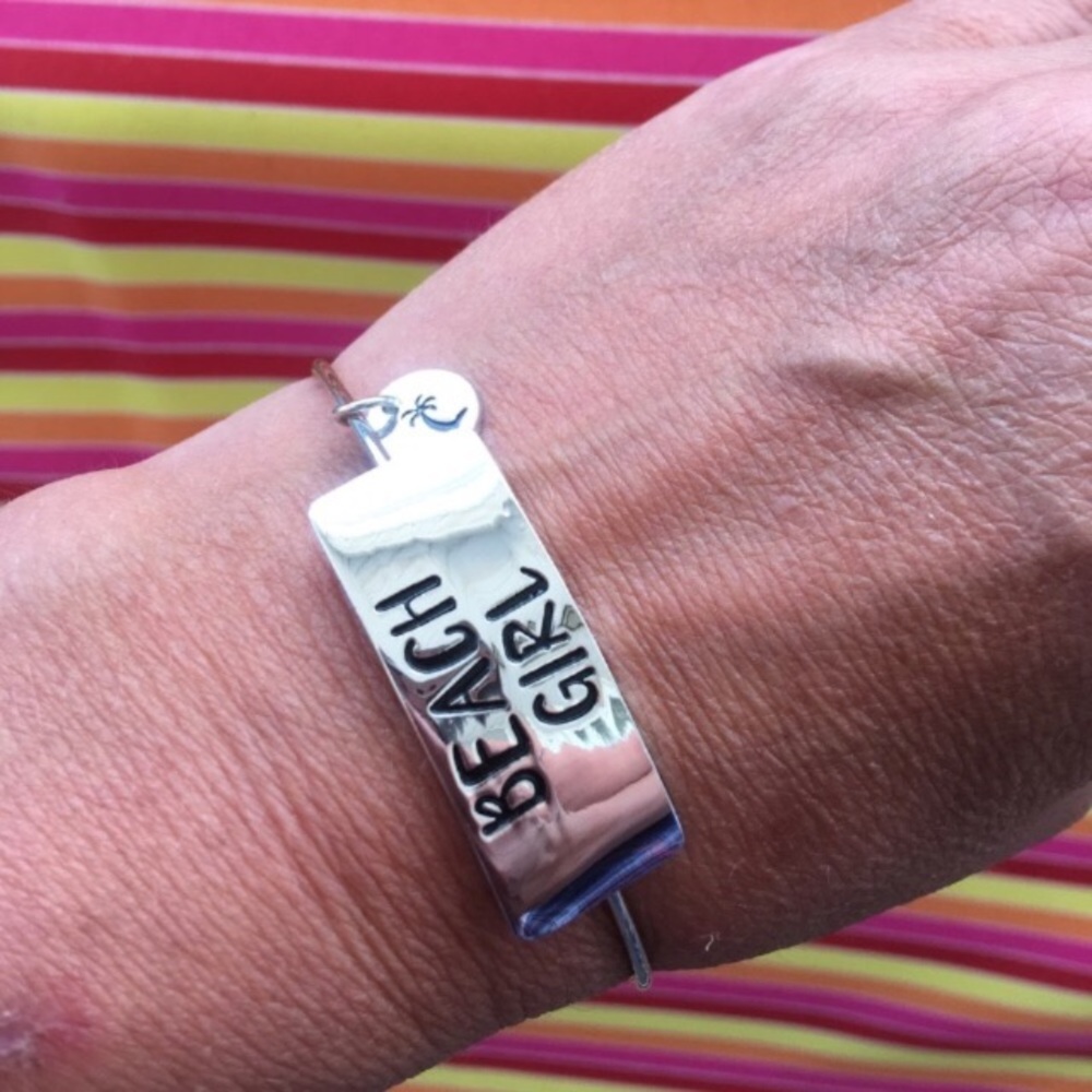1 LEFT! 🏖 NEW BEACH GIRL SILVER-TONE BRACELET - Picture 4 of 6